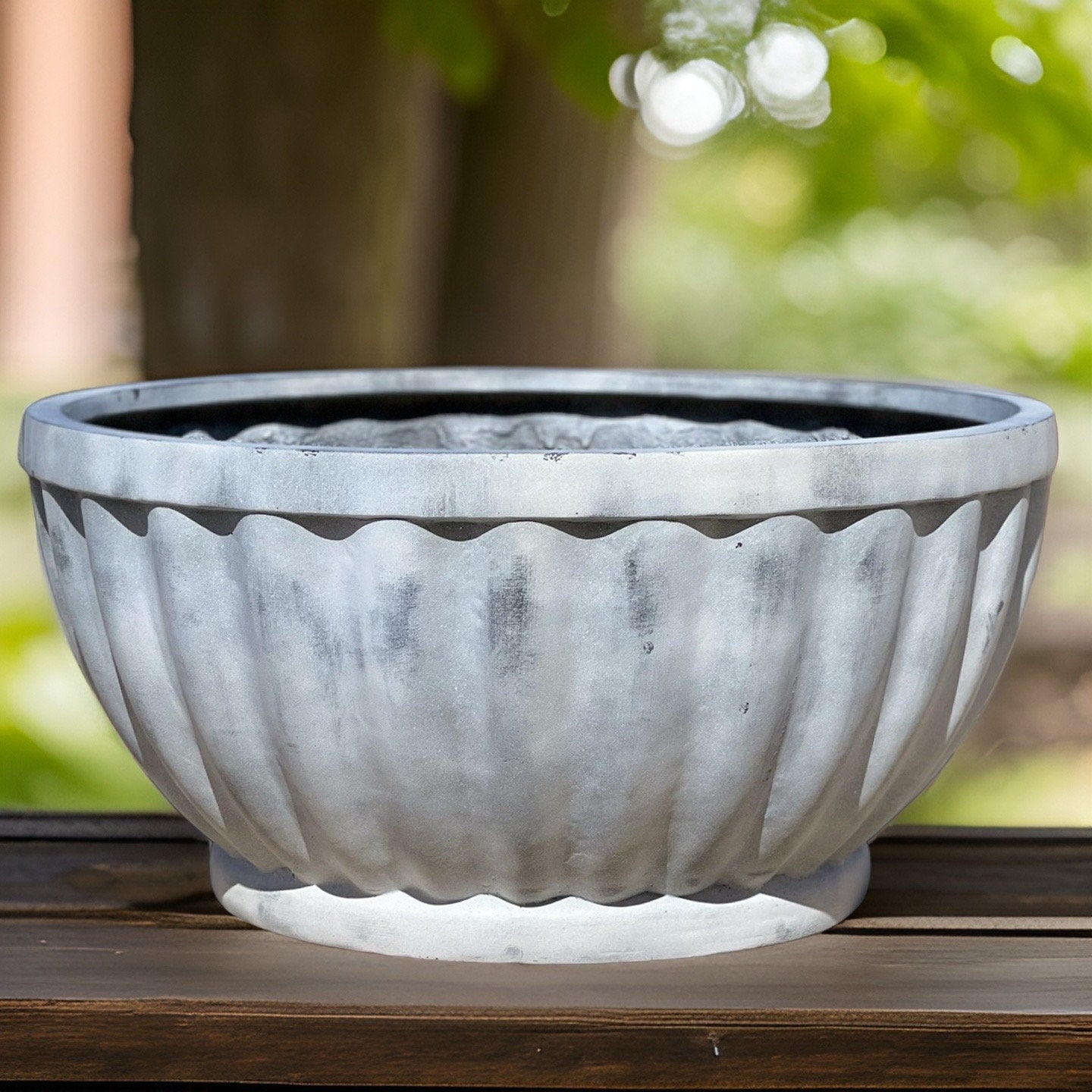 Antique White Fiberglass Garden Planter: Vintage Farm Style Pond (22-28 Inches)