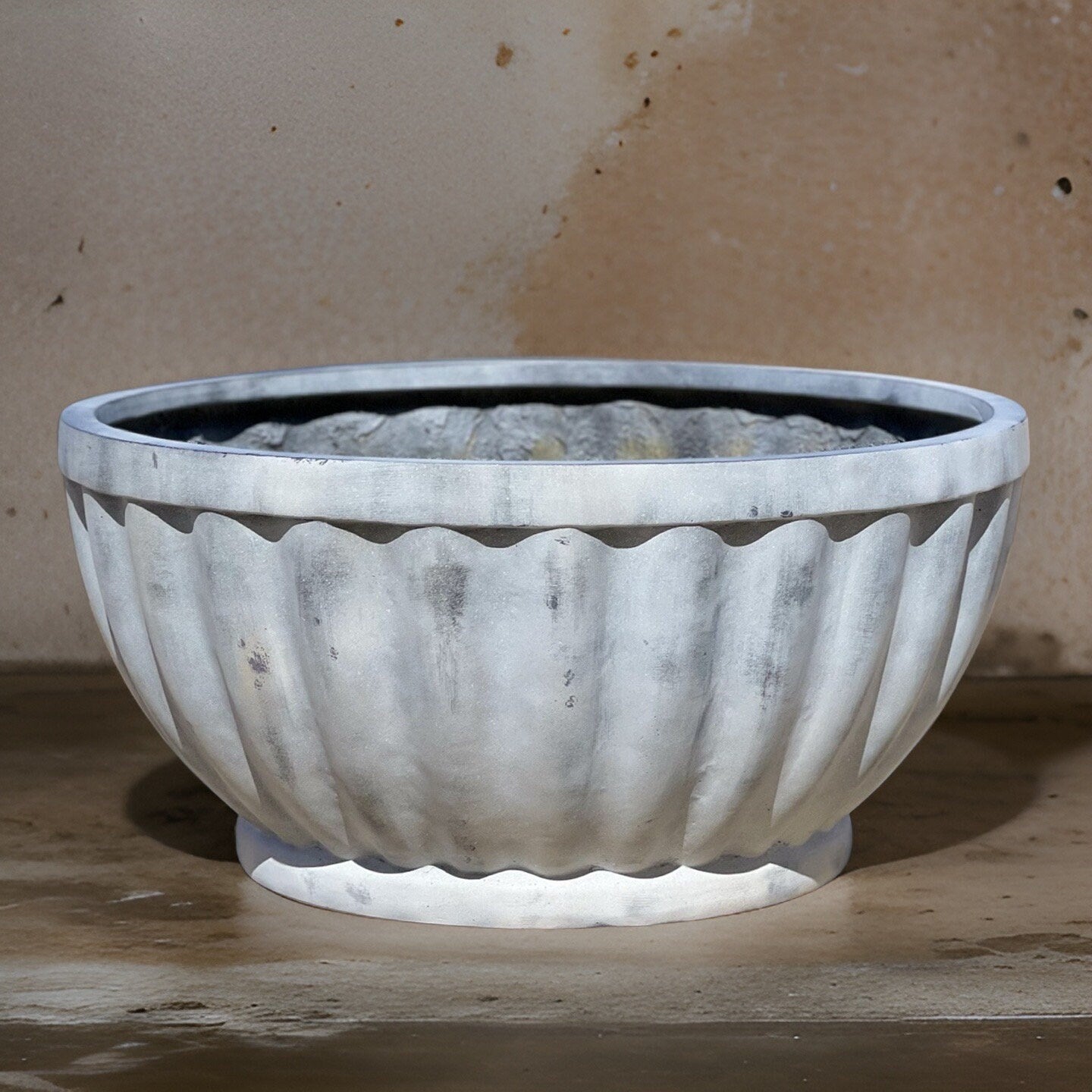Antique White Fiberglass Garden Planter: Vintage Farm Style Pond (22-28 Inches)