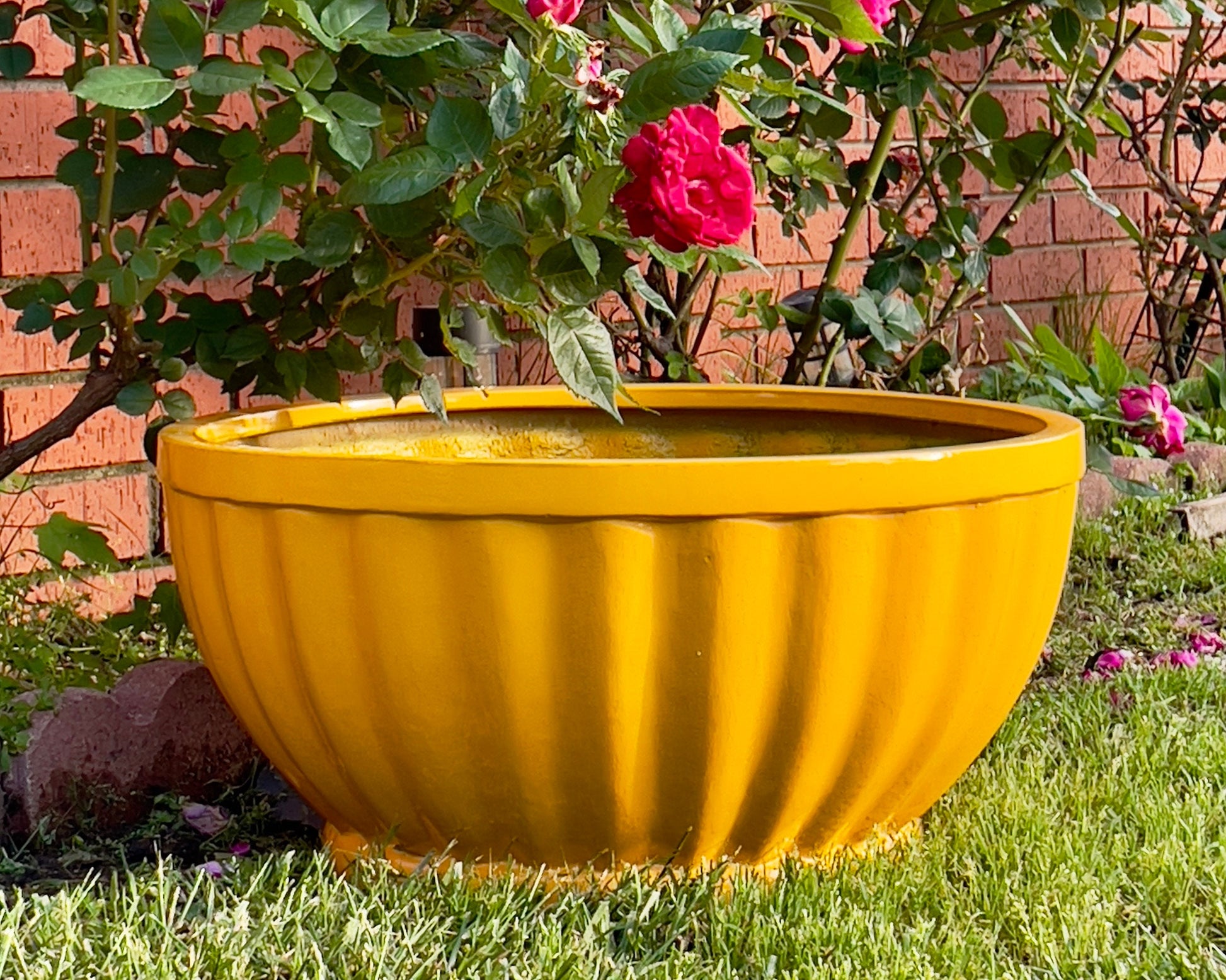 Glossy Yellow Fiberglass Planter: Modern Round Bowl, 22-28 Inches