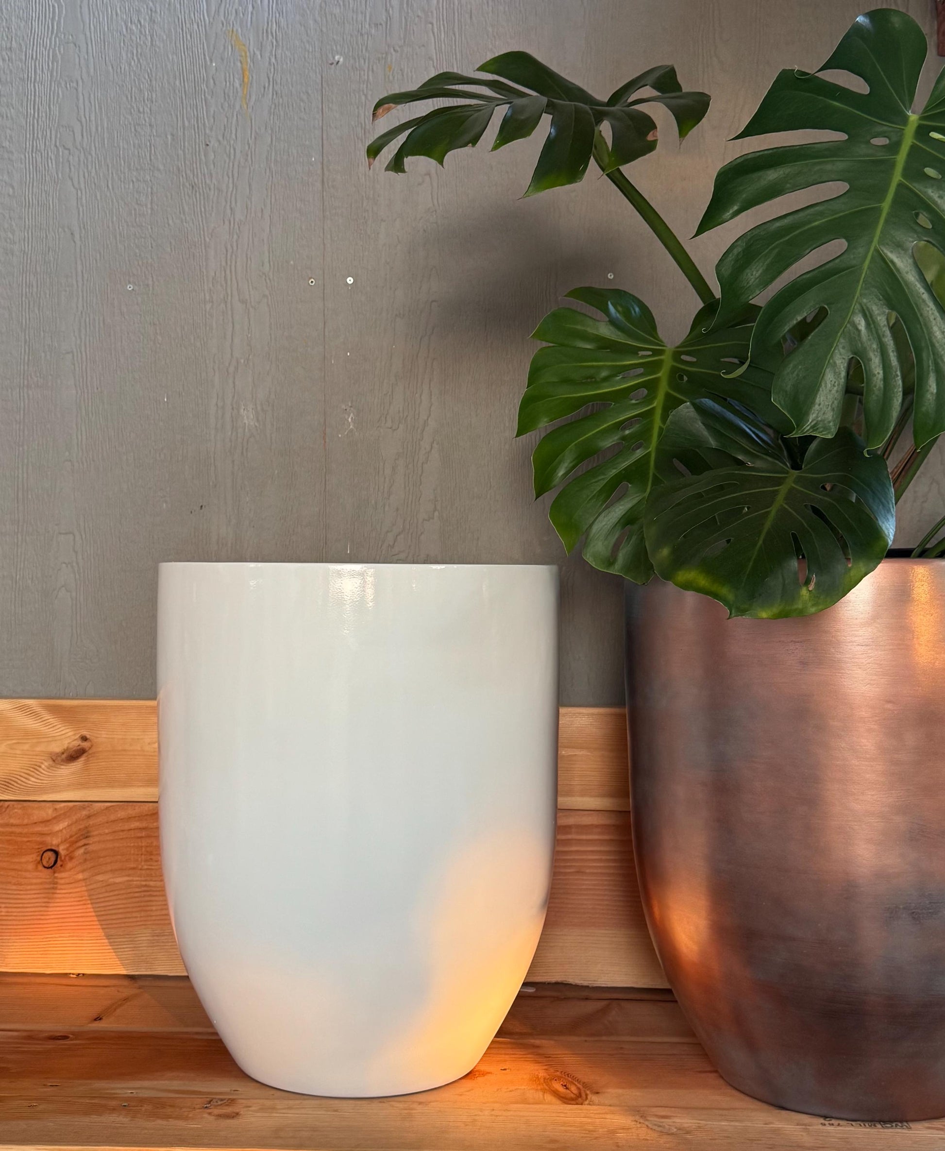 Glossy White Fiberglass Planter: Modern Round Garden Pot (18-27 Inches Tall)