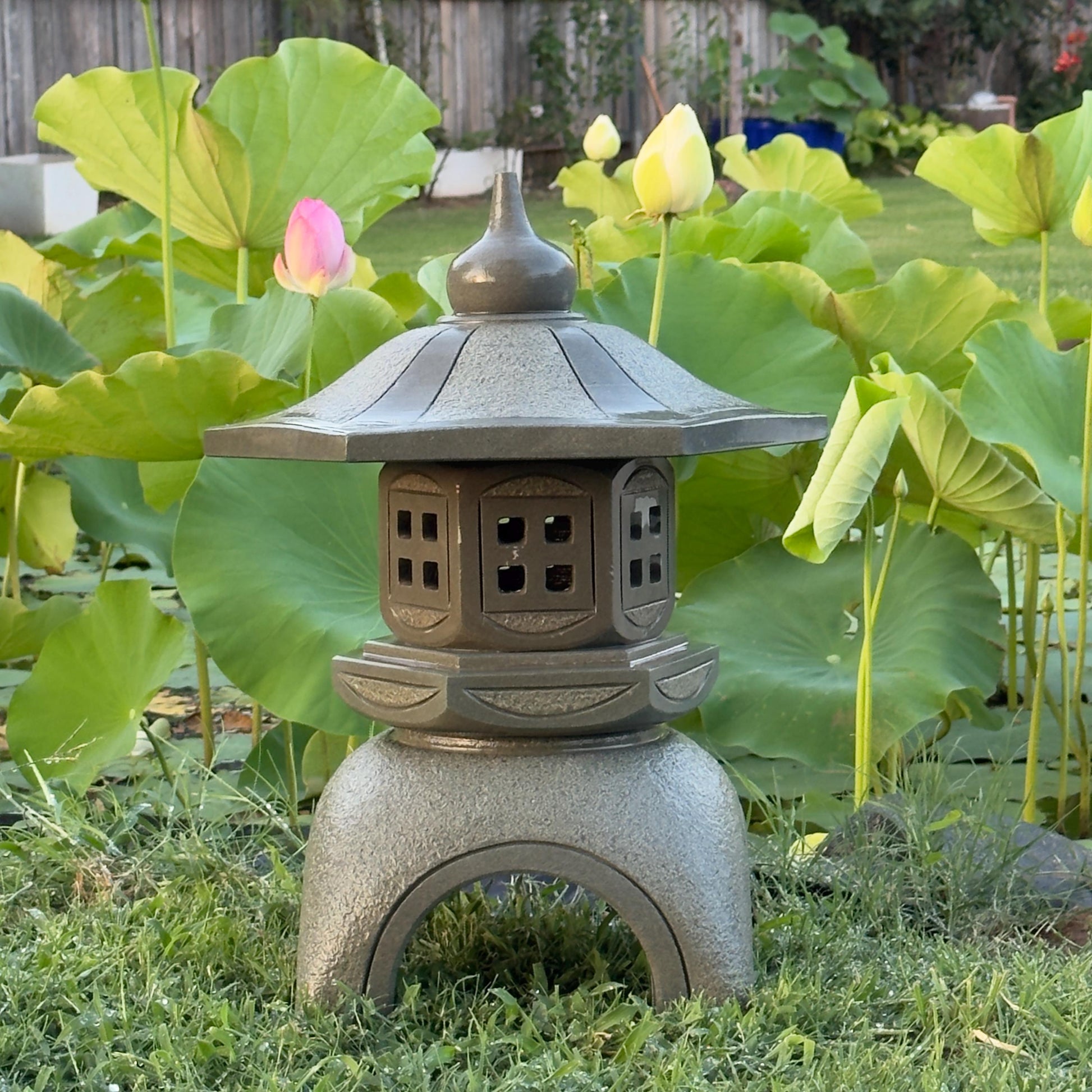 20 Inches Tall Hand-Carved Natural Granite Japanese Lantern, Outdoor Garden Decoration