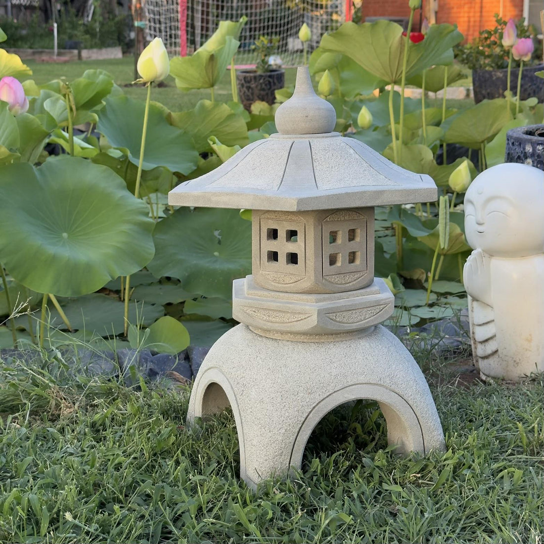 20 Inches Tall Hand-Carved Natural Granite Japanese Lantern, Outdoor Garden Decoration