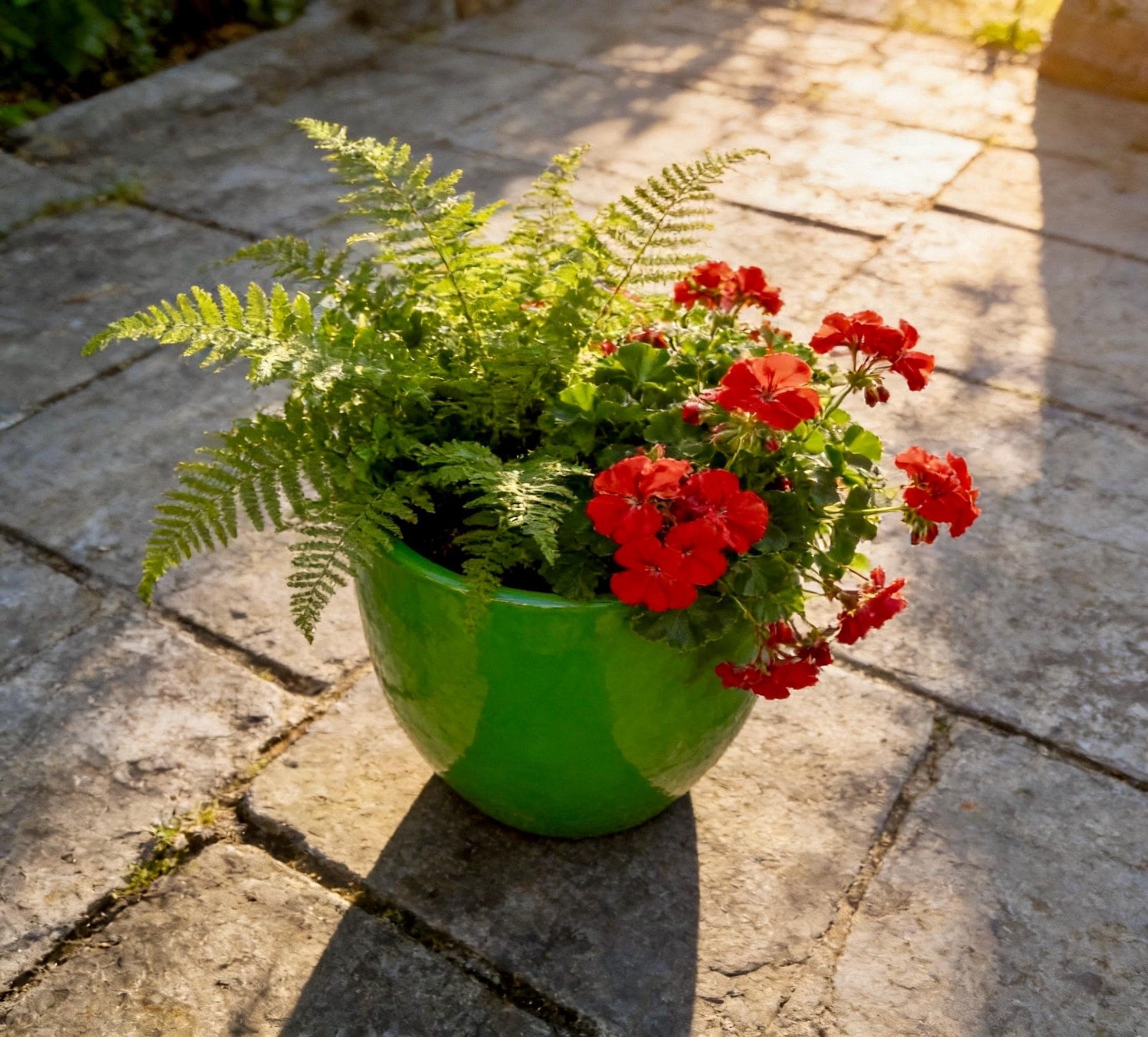 Glossy Green Fiberglass Planter: Modern Round Home Garden Pot, 17-24 Inches