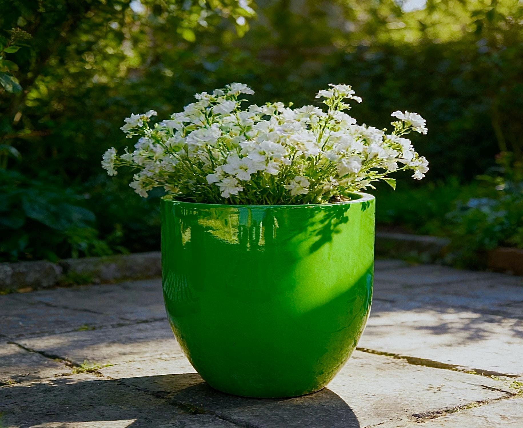 Glossy Green Fiberglass Planter: Modern Round Home Garden Pot, 17-24 Inches